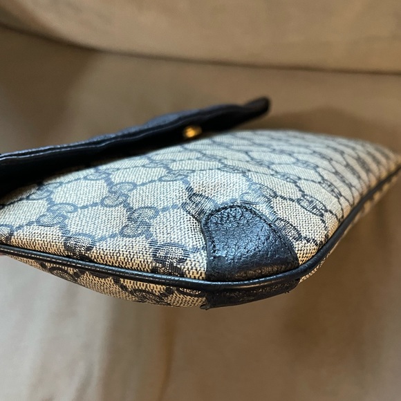 Vintage Gucci clutch - Picture 8 of 15